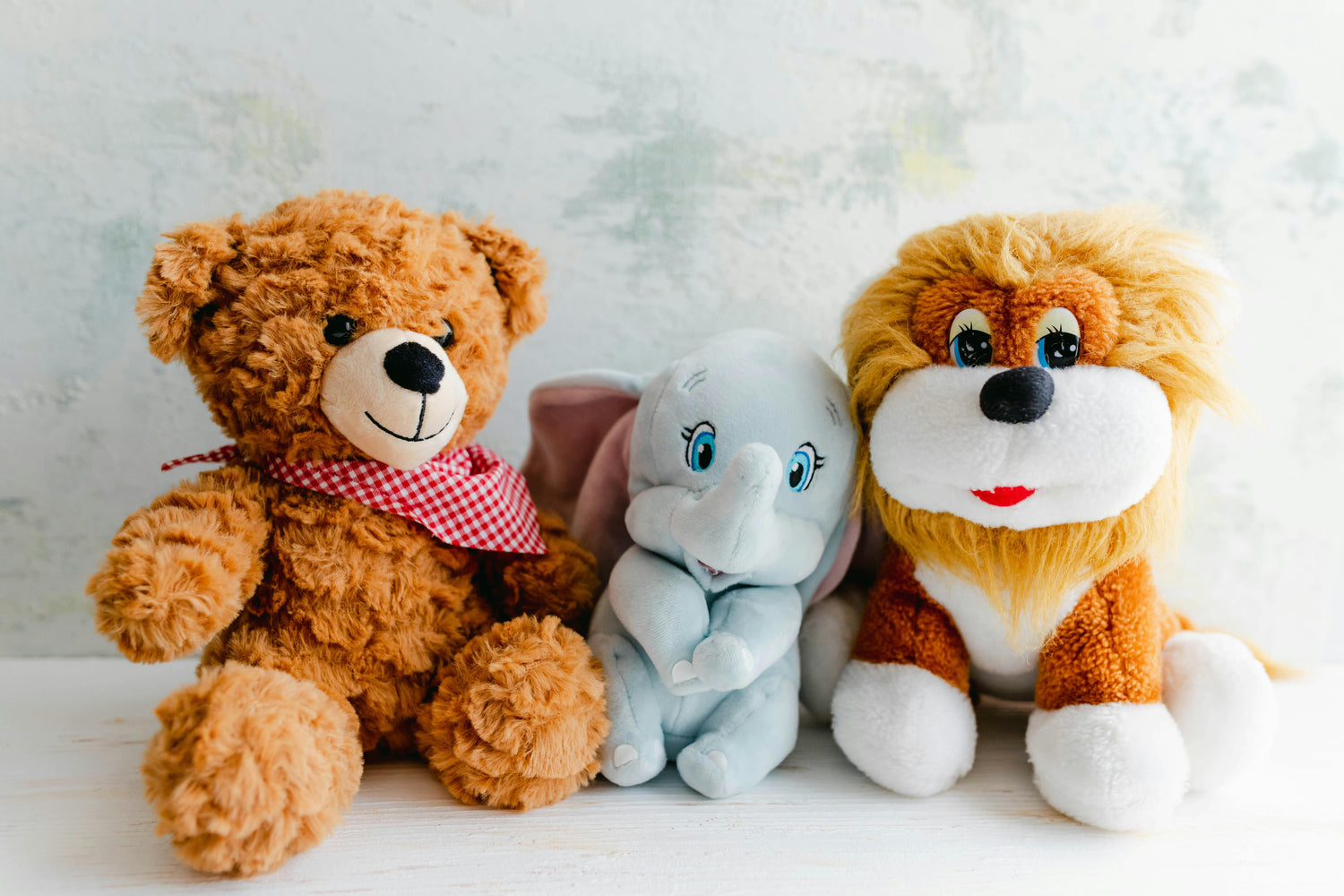 Soft and cuddly plush toys in various shapes and colors, perfect for hugging and collecting Softsnuggle