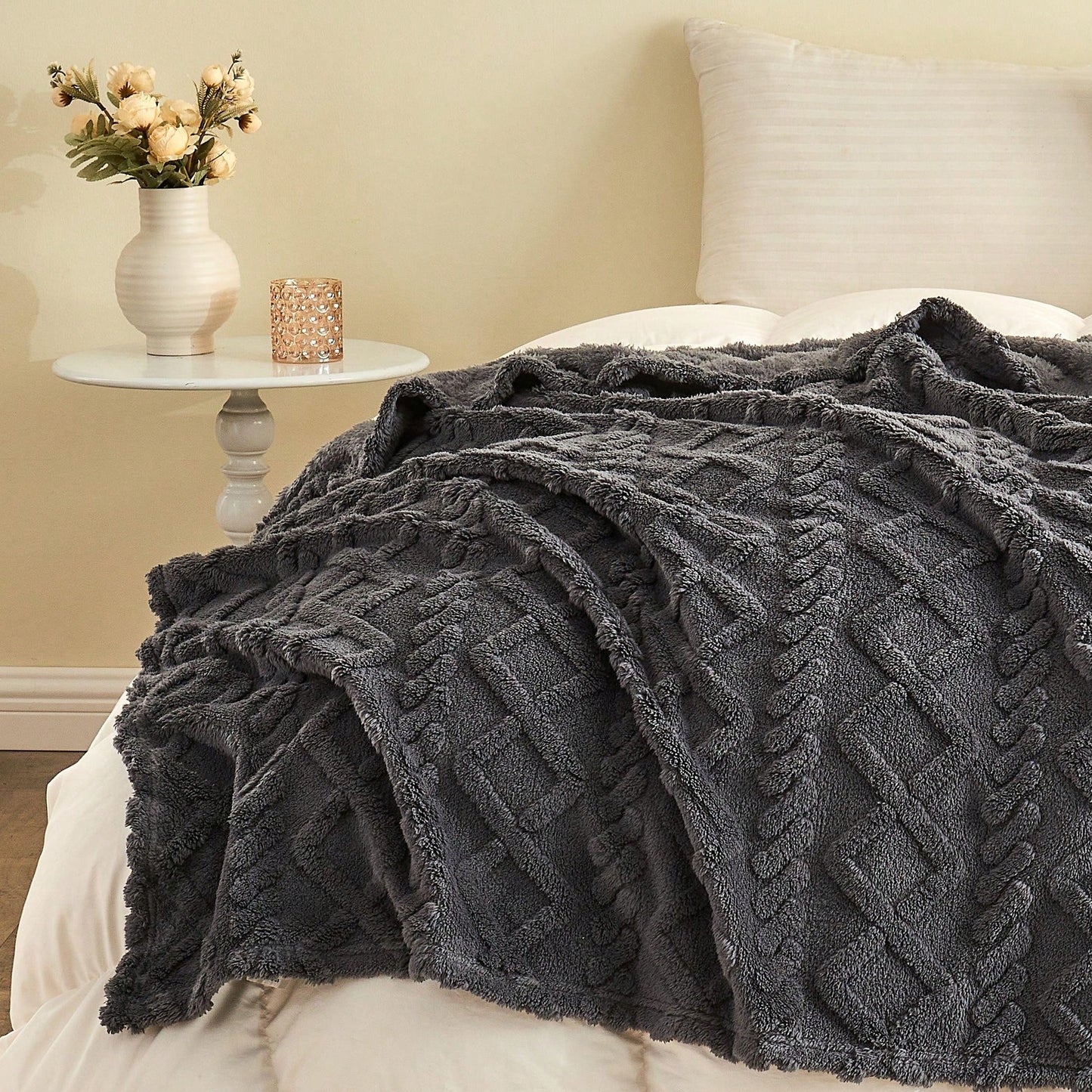 Fleece Throw Blanket, Cozy & Fluffy